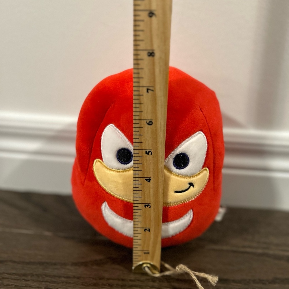 Sonic the Hedgehog Knuckles plush toy - Picture 3 of 3